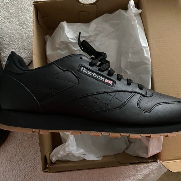 Black Reebok Classics - Picture 2 of 2